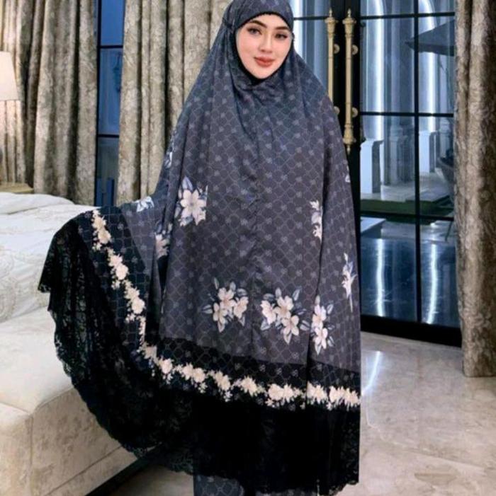 Mukena Motif Bunga Elegan dengan Detail Renda dan Warna Hitam Mewah