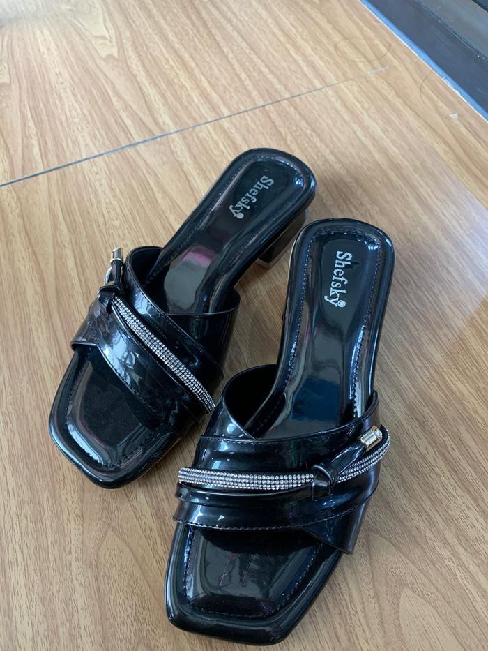 SANDAL WANITA SHEFSKY KFC 217 HITAM & GOLD