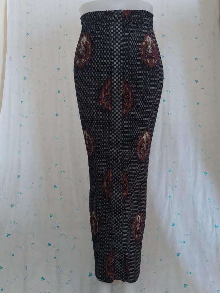 Rok Batik Plisket Hitam Dengan Wiru Warna Dasar Hitam Panjang 92cm All Size Lingkar Pinggang 29cm-53