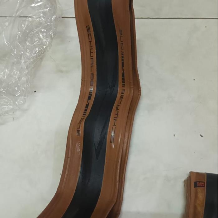 BAN LUAR BICYCLE SCHWALBE ONE TLE TANWALL (COKLAT) - 700x28c