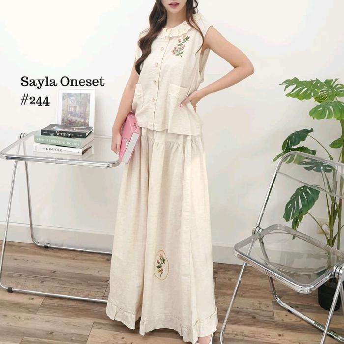 One Set Korean Look! Striped Tee mix Pleated yg Cantik