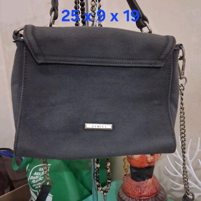 Tas selempang branded  Vinci uk 25 x 9 x 19  Limited edition  Barang terawat  Pemakaian pribadi