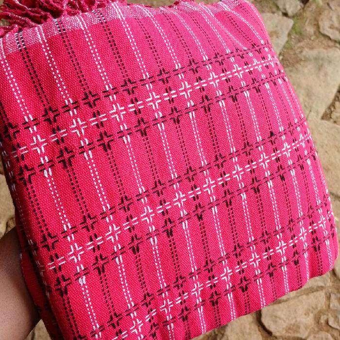 kain tenun baduy warna dasar merah fanta
