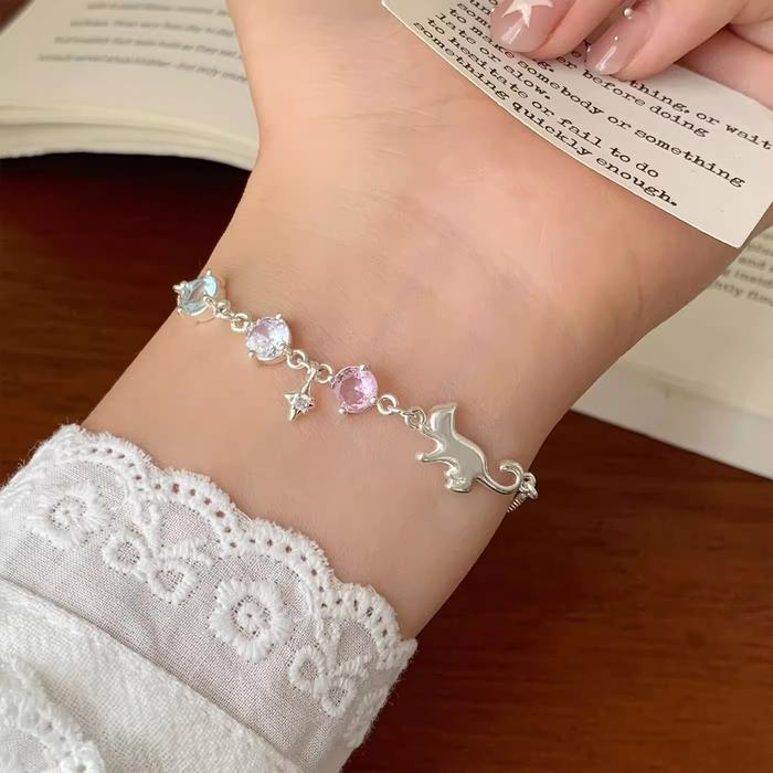 Gelang wanita musim gugur baru dengan kucing kecil memetik bintang zirkon, gaya mewah ringan, modis,