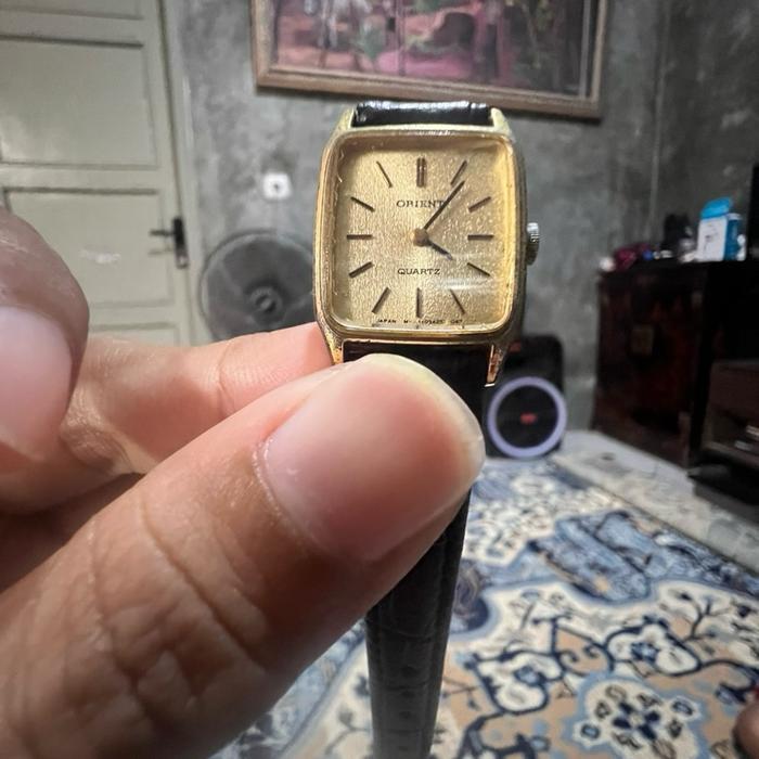 Orient Jam Tangan Wanita Quartz Model Klasik Tali Kulit Hitam Tampilan Mewah