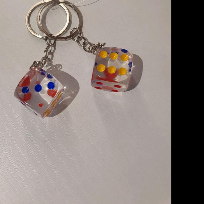 Gantungan Kunci Dadu Lucu | Ganci Unik dengan Desain Dadu Warna-warni dan Menarik
