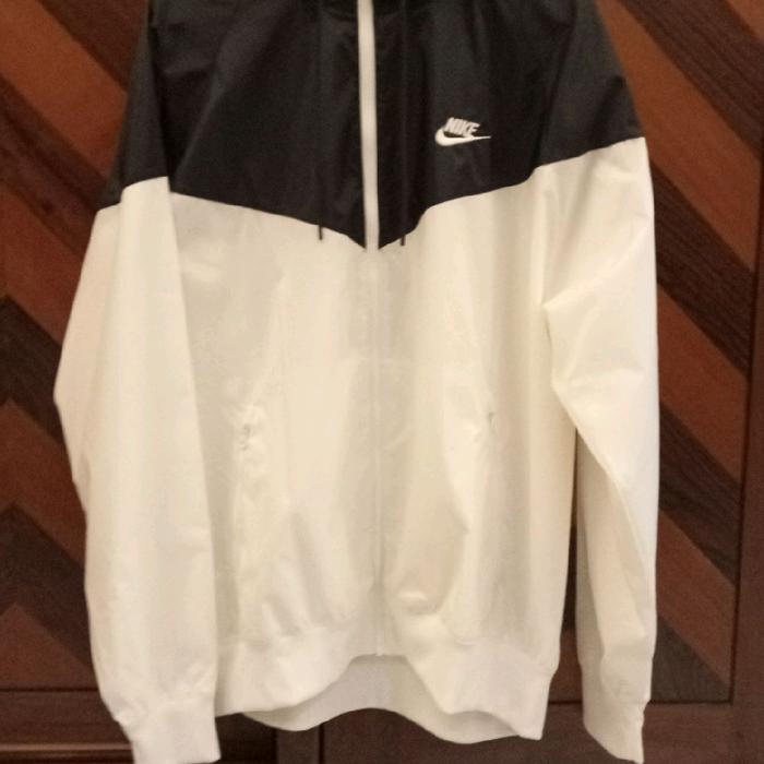 Jaket Nike Windbreaker Black White Size XXL Used Panjang