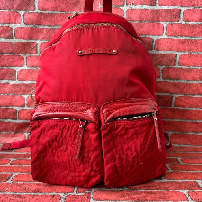 Tas Ransel Merah dengan Desain Elegan dan Fungsional untuk Harian Ransel Wanita United Colors Of Ben