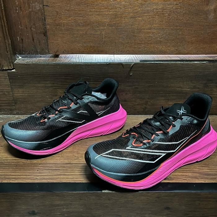 Mills enermax tycoon sepatu lari