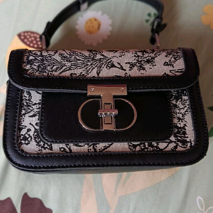 Tas Wanita Selempang Second Gelang Akar Lonjong Kawin Tunangan Minus Treasure Wig Murah Style
