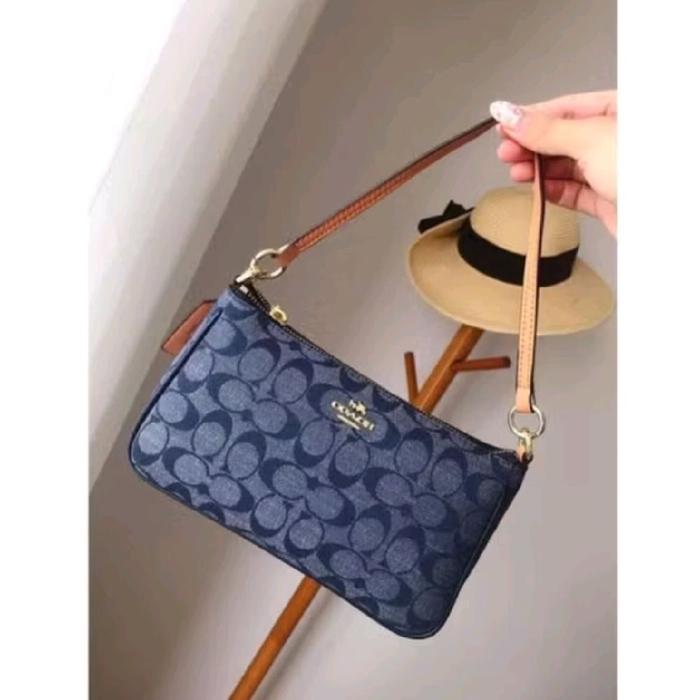 (LANGSUNG DIPROSES) Tas F36674 top handle pouch sling bag signature denim Original