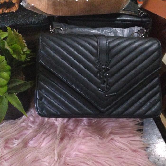 Tas Wanita Slempang Kecil Hitam dengan Desain Chevron dan Logo YSL