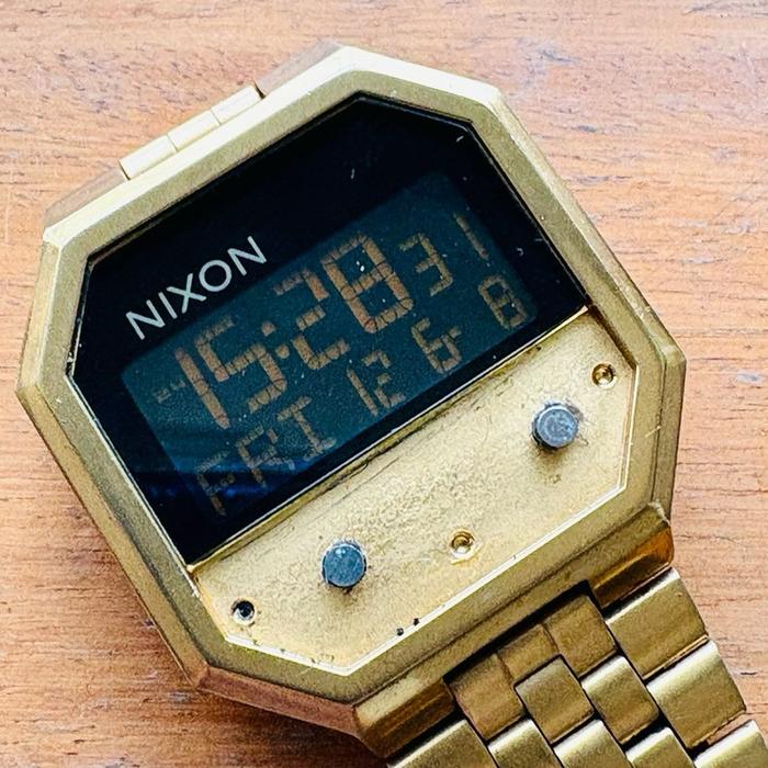 NIXON RERUN GOLD Digital Watch preloved Watches