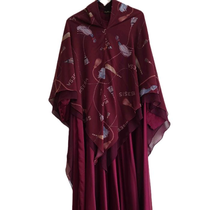 Gamis Set Khimar Sisesa dengan Desain Elegan dan Warna Merah Marun Cocok untuk Tampilan Syar'i