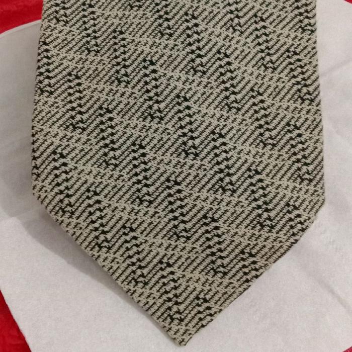 Emporio Armani Tie/ Dasi Pria Preloved Kondisi Seperti Baru Motif Zigzag Hitam Putih