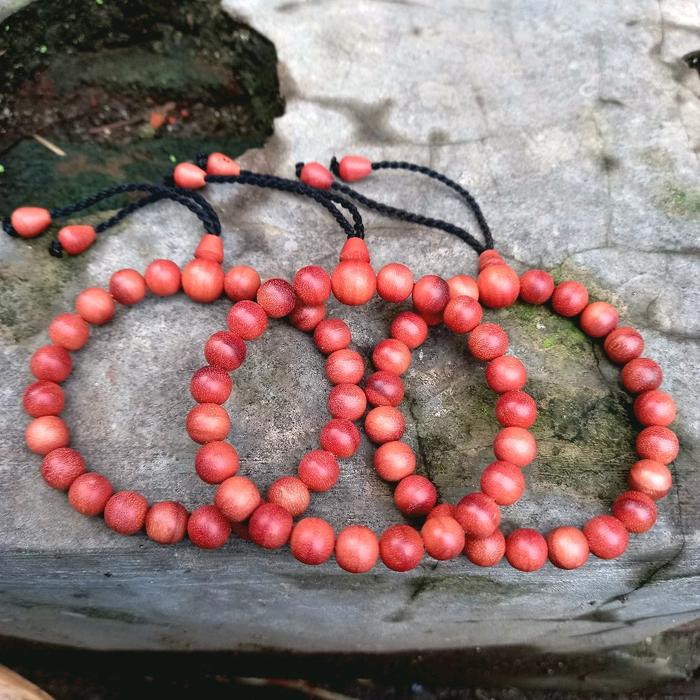 gelang kayu galih kembang kantil merah