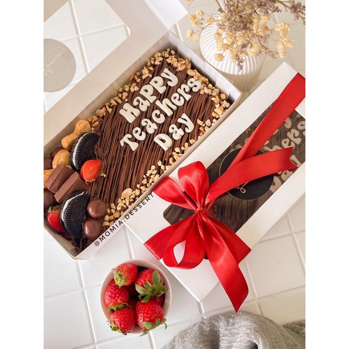 Fudgy Brownies Hias Strawberry (size 22x10) / Hampers Birthday Gift / Hampers hari ibu Brownies Cus