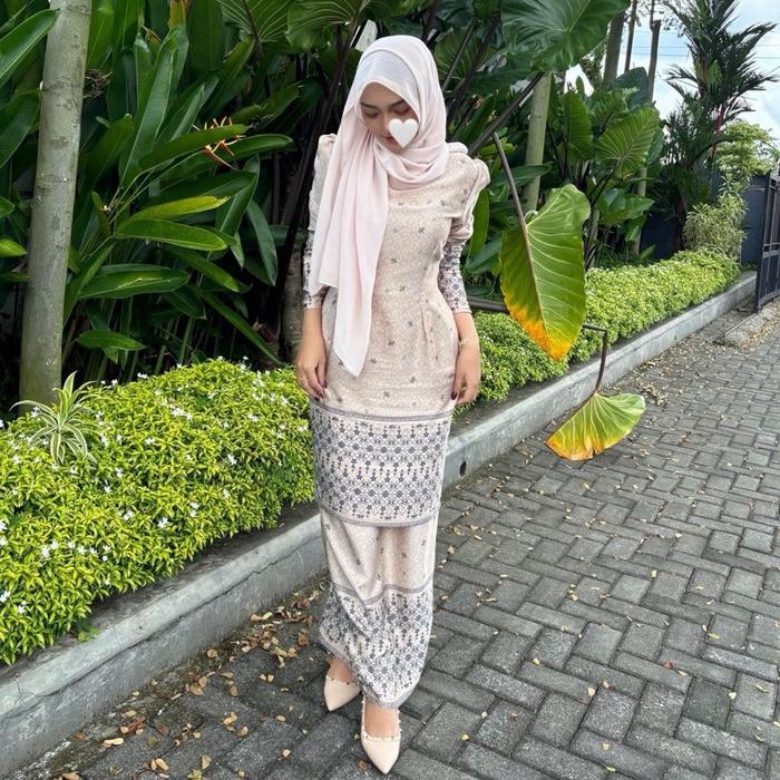 Preloved One Set Kurung Melayu