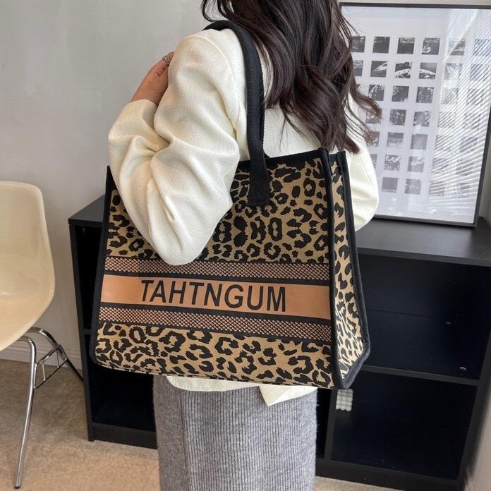 Tas Wanita Cetakan macan tutul 2026New Vacation  Women’s Bag/Tas Pantai Impor T0062
