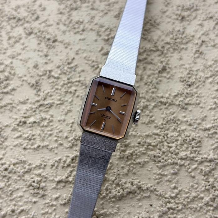 Dresswatch Jam tangan Seiko Tank Salmon Dial Ladies Second Preloved