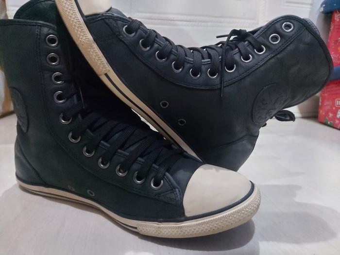 Sepatu Kulit Converse High Black Slim Sol dengan Tag Sample Ukuran 42/27Cm - Second - Shoes, Casual