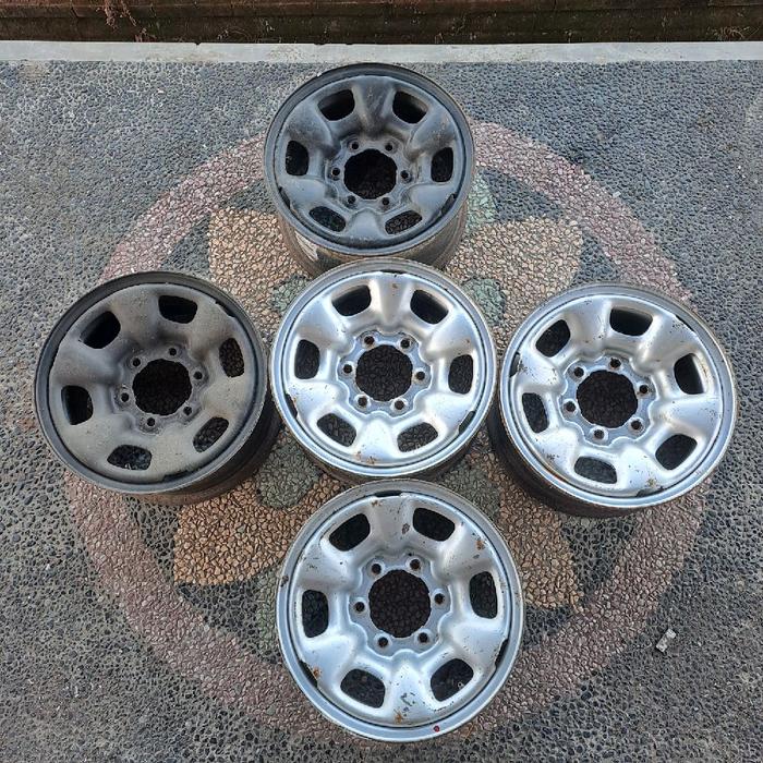 velg besi bekas hilux double cabin R 15