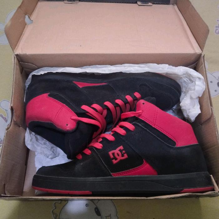dc shoes cure high red black