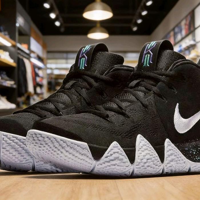 Sepatu Basket Nike Kyrie 4 Black White  Original Guarantee
