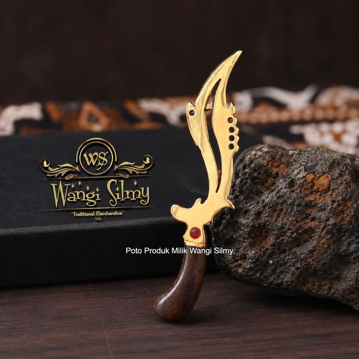 Pin Miniatur Kujang Kuningan Asli Handmade Gagang Kayu Premium