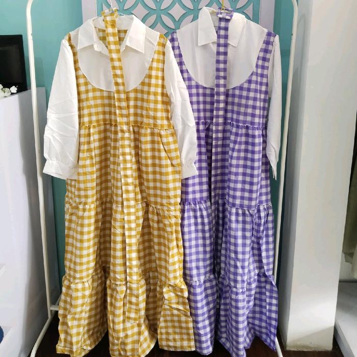 Dress kotak overall ruffle