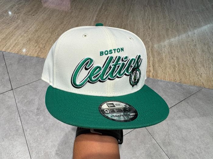 Topi New Era 9Fifty NBA 2Tone Script Boston Celtics Chrome White Snapback Cap