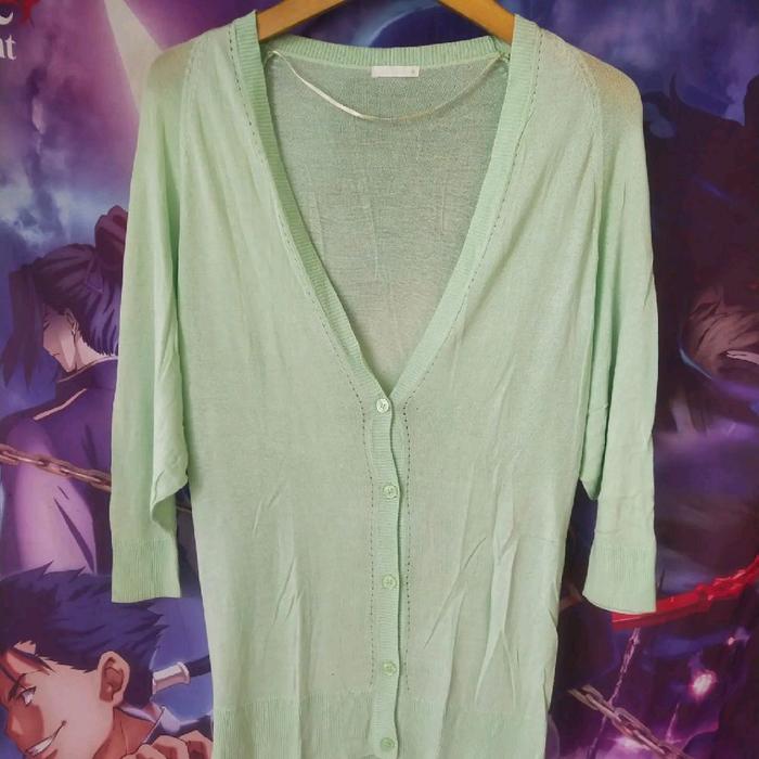 GU Global Uniqlo Light Green Basic Cardigan Knit Rajut Luaran Atasan Cewek Wanita Original Second Ko
