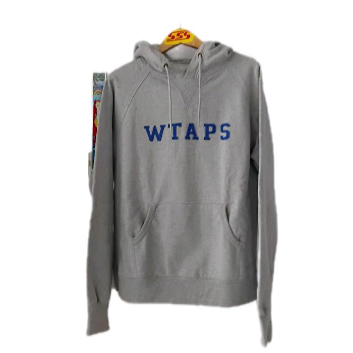 WTAPS Hoodie Abu-abu dengan Logo Biru  Ukuran X Large  P : 69 ld : 58 bisa melar karna waktu penguku
