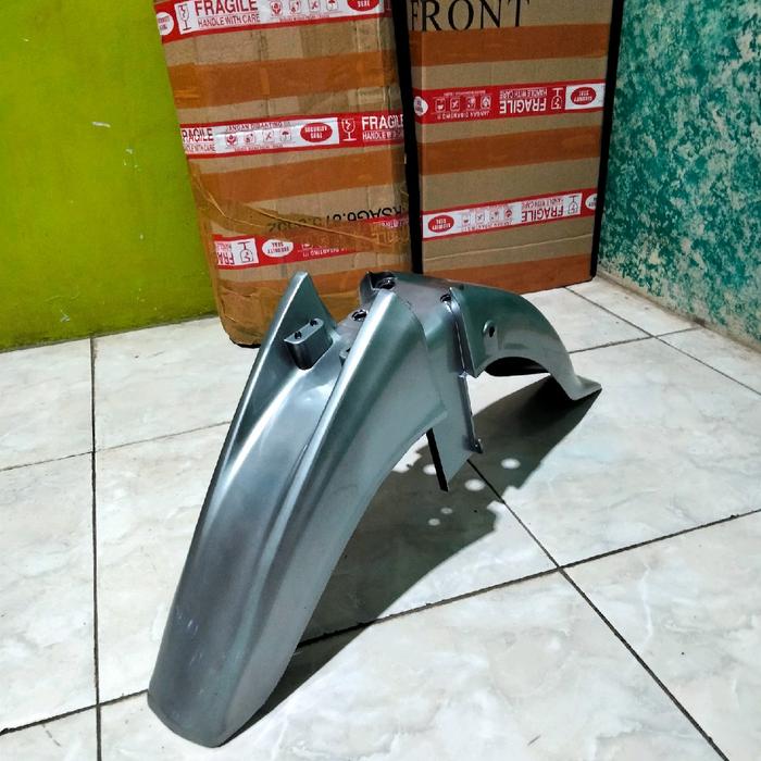 spakbor slebor depan Kawasaki kaze R warna silver Motorcycle