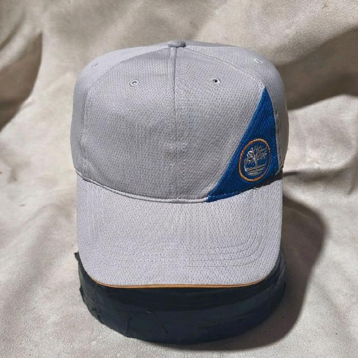 Topi snapback pria Timberland abu bekas