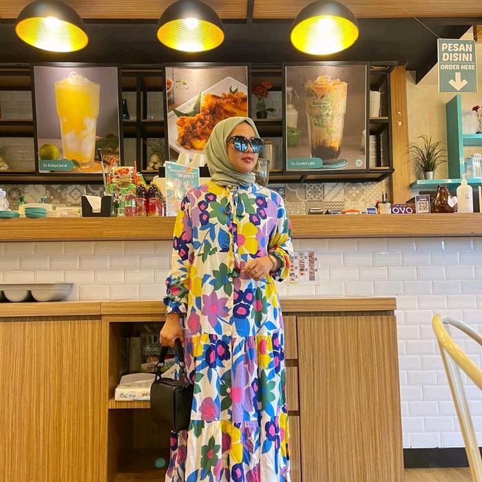 Midi Dress Fadiyah Matt Rayon Uniclo dengan Kancing Full Hidup - Muslim