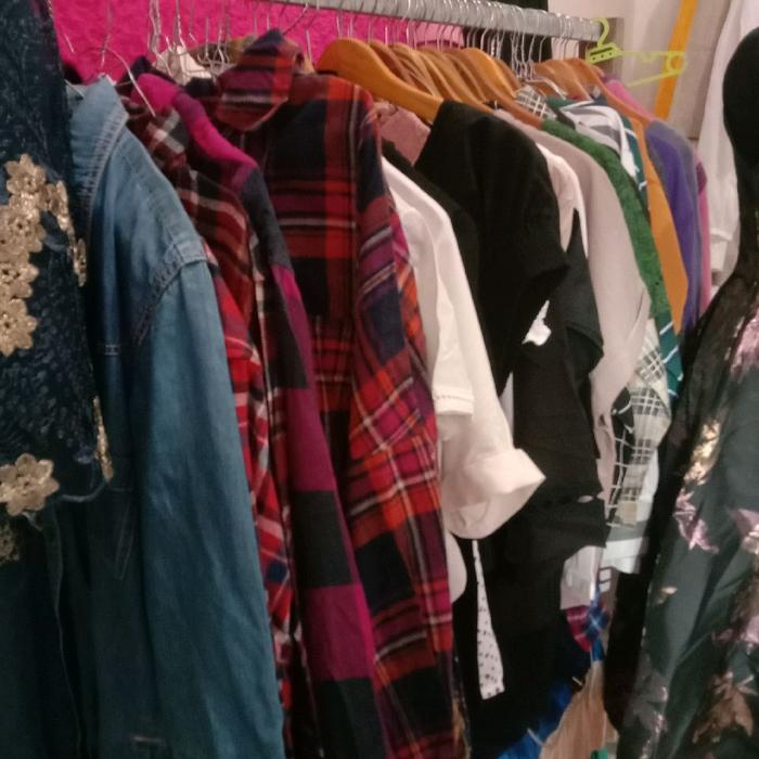Jual Pakaian Thrift cewe cowo semua usia dan ukuran lokasi di Kabupaten Kepulauan Tanimbar Provinsi 