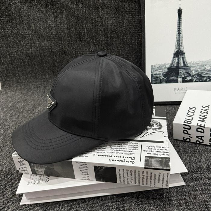 Topi Baseball Prada Pin Depan Embos Besi