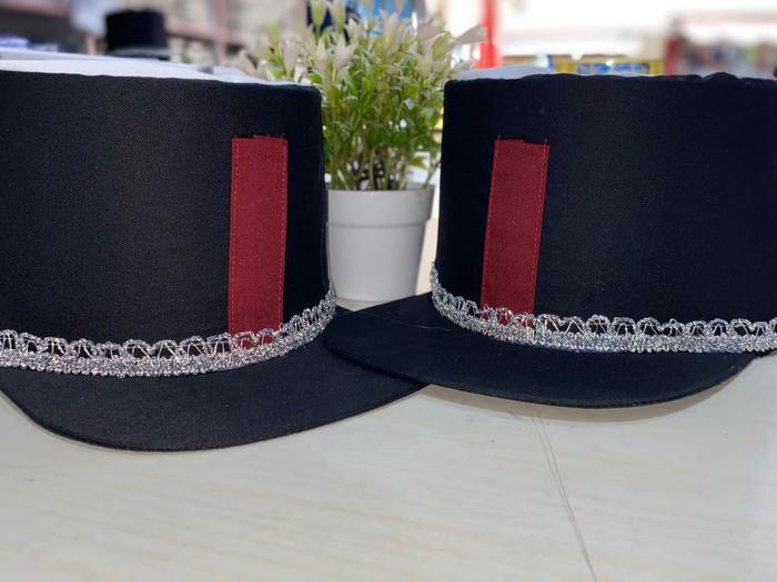 TOPI PASUKAN DRUMBAND HITAM BIS MAROON UNTUK ANAK SD