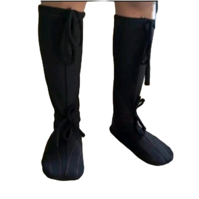 sepatu sawah/sepatu anti keong yang di disain dengan bahan yang terbuat dari kain scuba  dan nyaman 