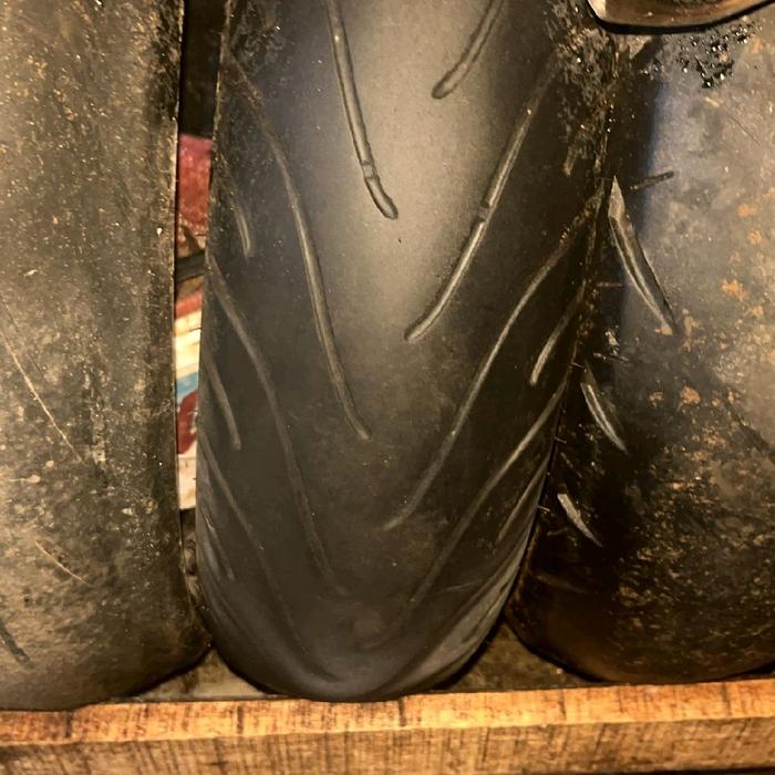 Ban michelin 140/70 ring 17
