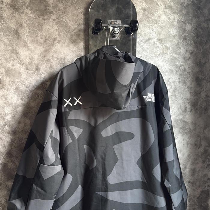 TNF x KAWS GROP CORE JACKET Fashion