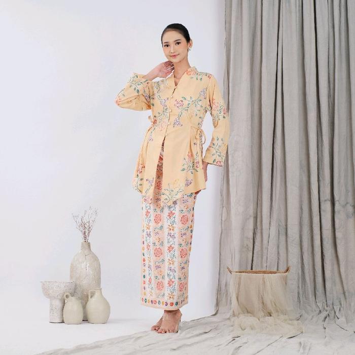 Kebaya Tunik Modern Bahan Katun Primisima by Khalisa Batik - Zoya Cream