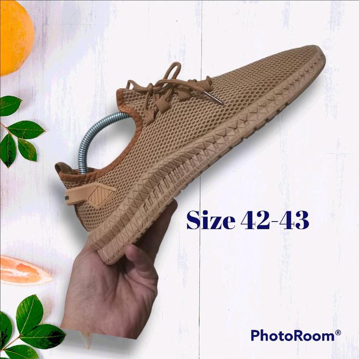 DESIGNED 2020 sepatu pria dewasa olahraga dan  tambil trendy