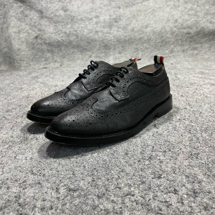 Merek : THOME BROWNE CLASIC LONGWING Model : BROGUE WINGTIP  Asal : ITALY  Ukuran: 8.5 setara 42 ins