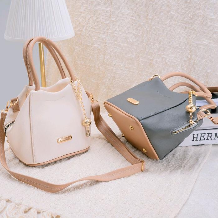 TAS SELEMPANG WANITA ALIRA