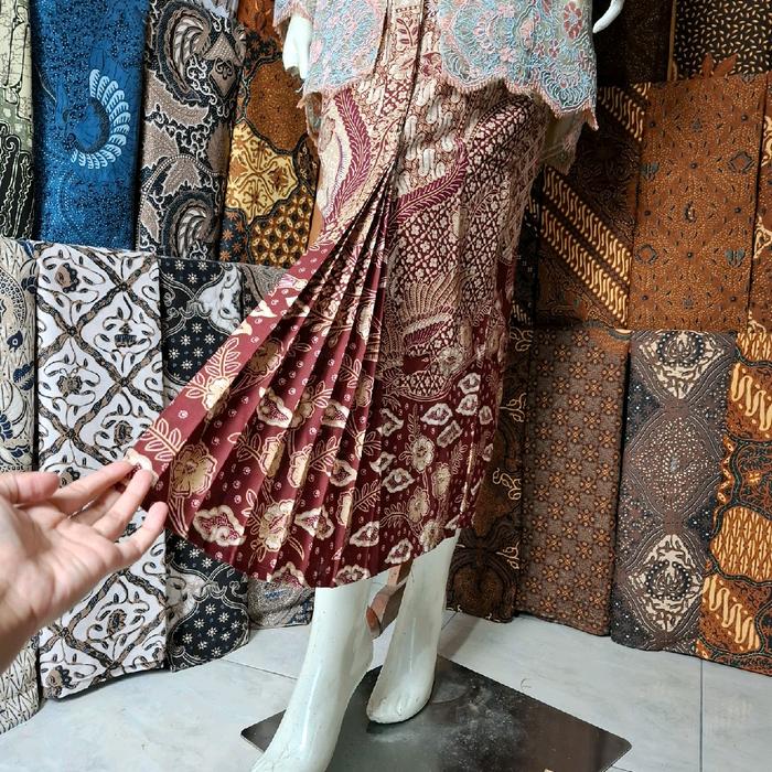 Kain dan Rok Wiru Batik Merak Mega Mendung Merah Hati Maroon Marun Maron Bawahan Kebaya Pengantin Wi