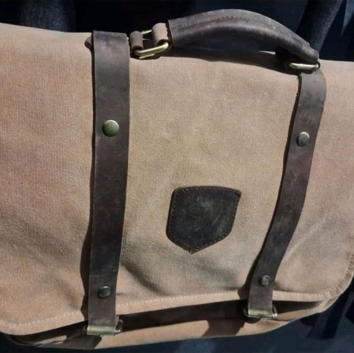 Tas Selempang Pria Bourzu Bekas