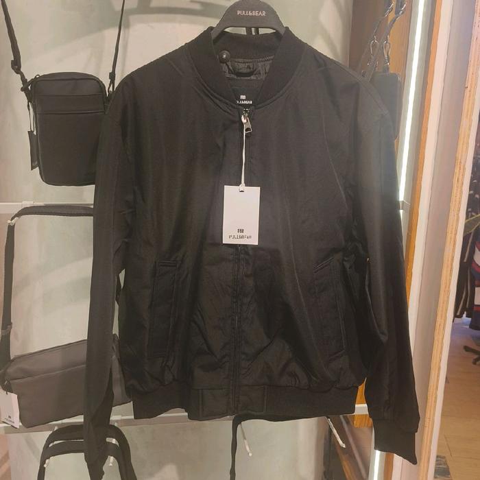 Jaket Bomber Pull and Bear Ringan Original Hitam Casual Pria