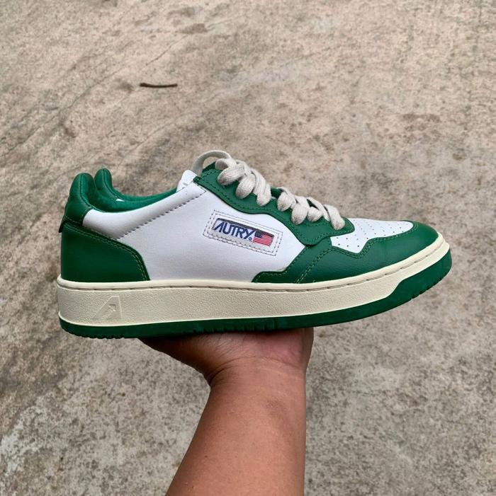 Sepatu Sneakers Autry Medalist Low Green
